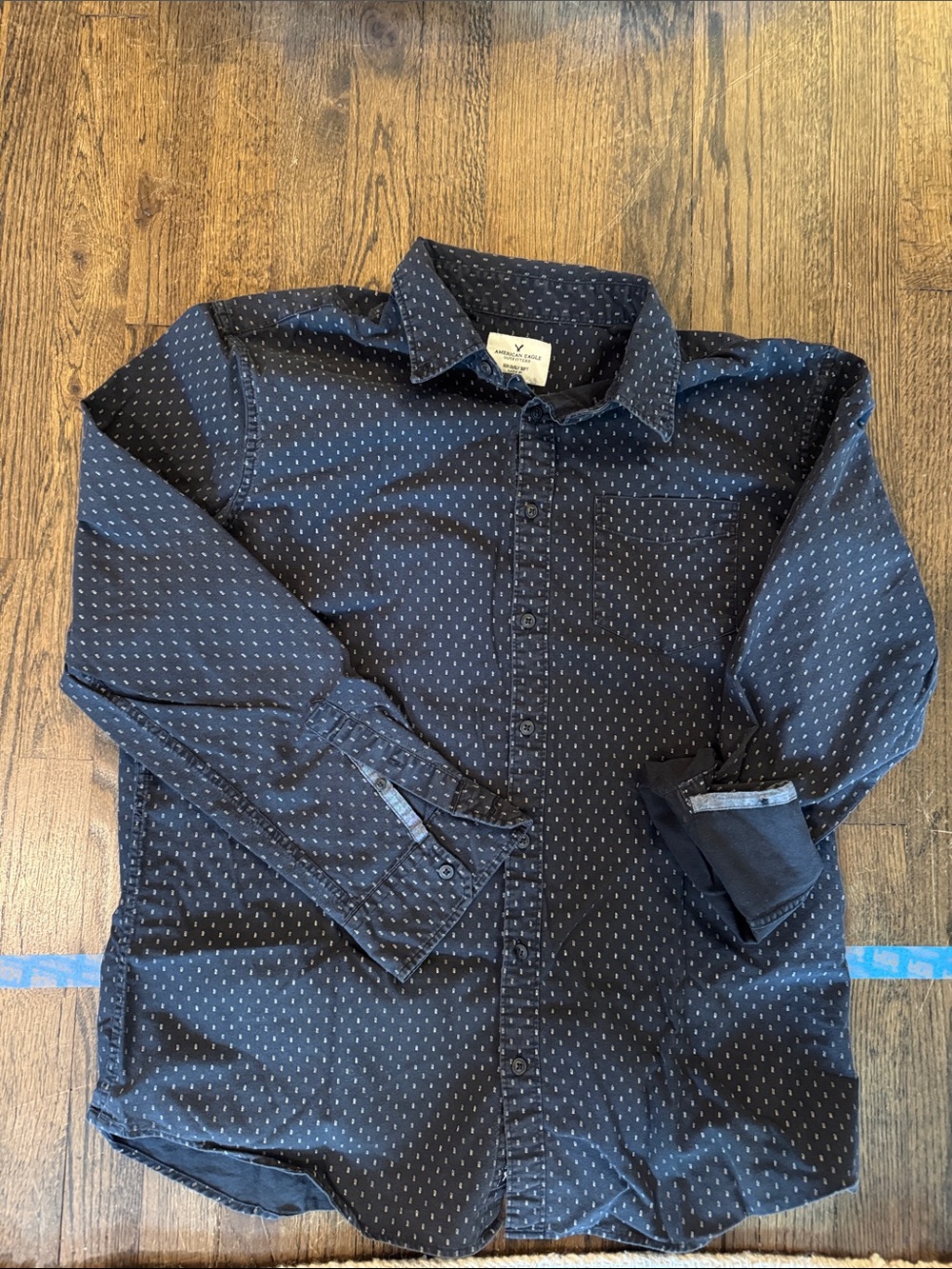 American Eagle Men's Navy / Black Patterned Button-Up Shirt